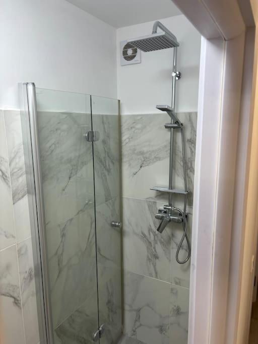 3 Camere Decomandat Bucharest Luaran gambar