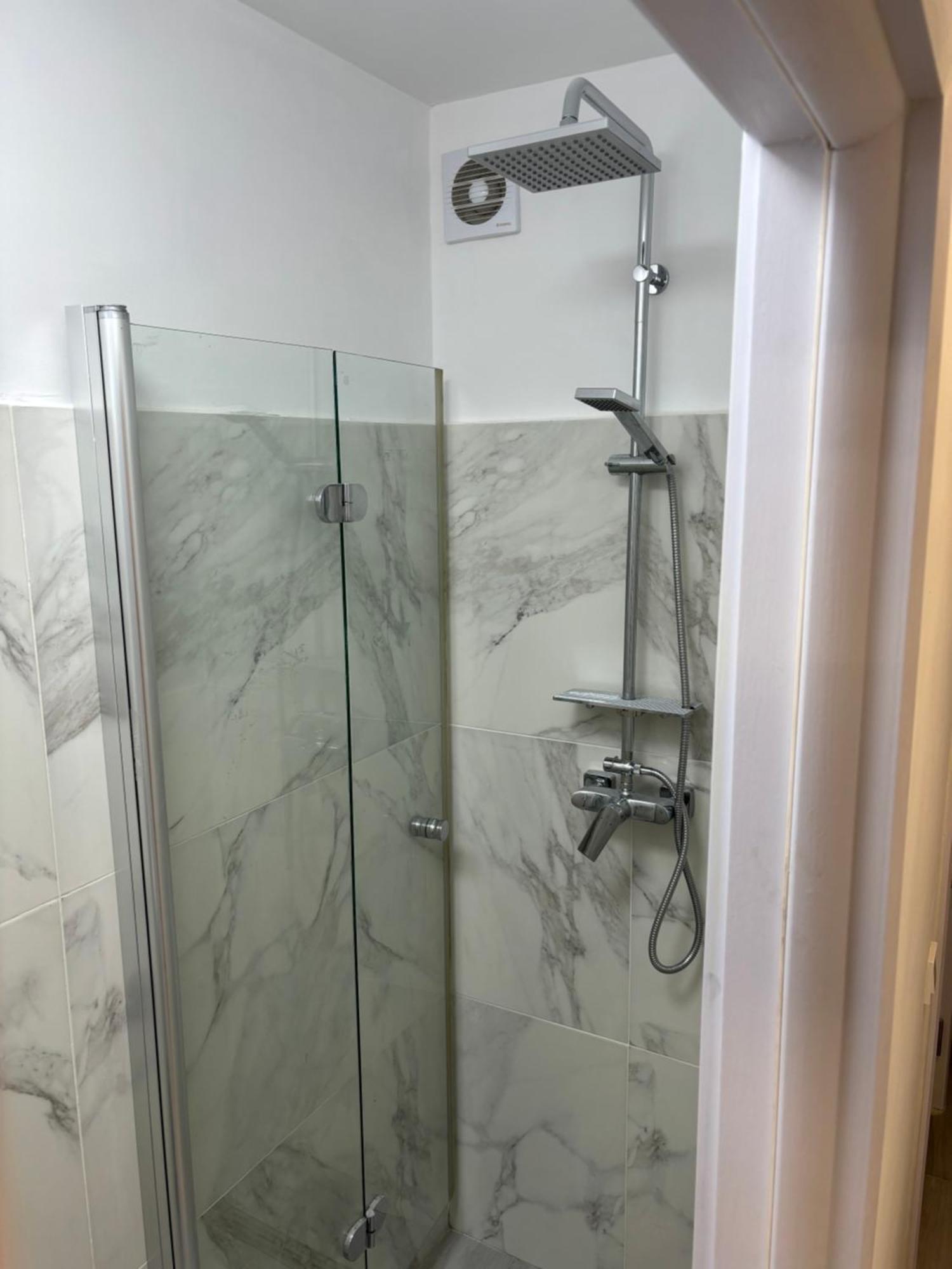 3 Camere Decomandat Bucharest Luaran gambar